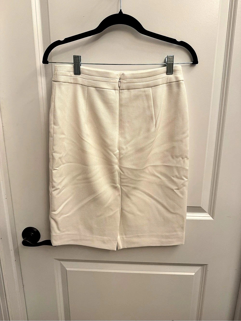 White House Black Market Petite Pencil Skirt in White Size 4P
